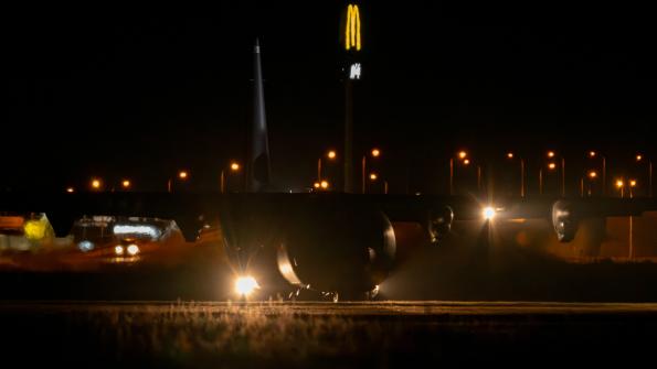 Nocne ćwiczenia 37th Airlift Squadron